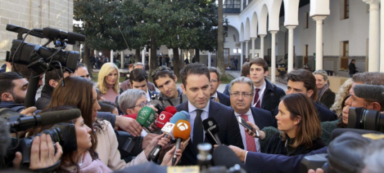 Lo más relevante que ha hecho la izquierda ha sido llamar a rodear un Parlamento democráticamente elegido