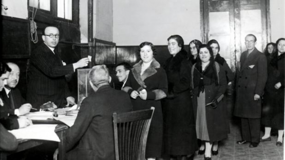 Las socialistas que se opusieron al voto femenino en 1933: «La mujer es histerismo»
