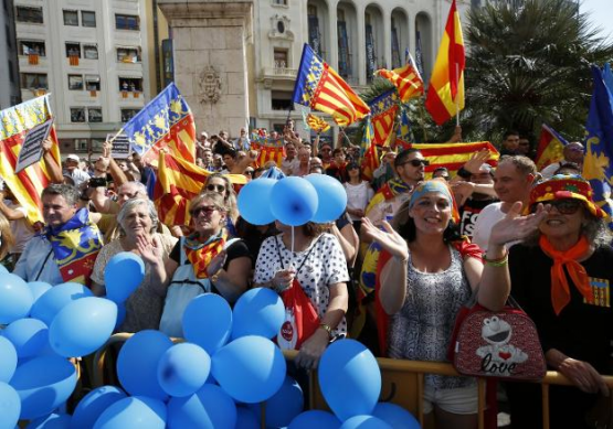 «Somos valencianos y queremos que dejen de meter el catalanismo en los colegios»